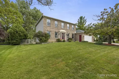 5434 Discovery Dr SE, Kentwood, MI 49508