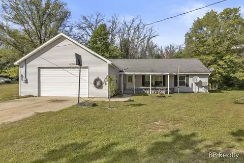 5669 E Baseline Rd, White Cloud, MI 49349