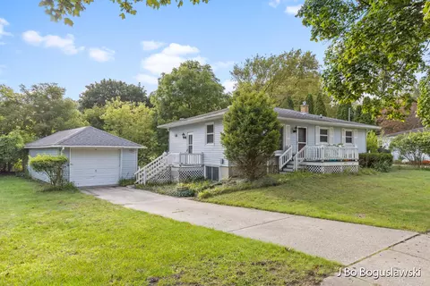 1392 Stanwood St NW, Grand Rapids, MI 49534