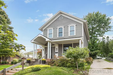 626 Clinton Ave, Grand Haven, MI 49417