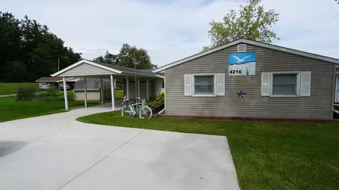 4216 W Hallett Rd, Hillsdale, MI 49242
