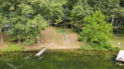 357 Horseshoe Ct, Plainwell, MI 49080 photo 2
