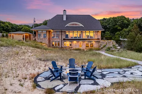 11409 Lakeshore Dr, Grand Haven, MI 49417