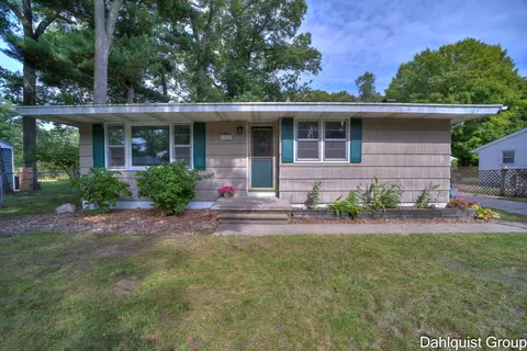 1252 Anna Rd, Muskegon, MI 49445
