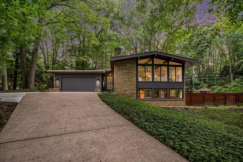 9575 Dunewood Dr, Bridgman, MI 49106