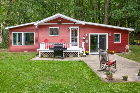 10110 Born St, Three Rivers, MI 49093