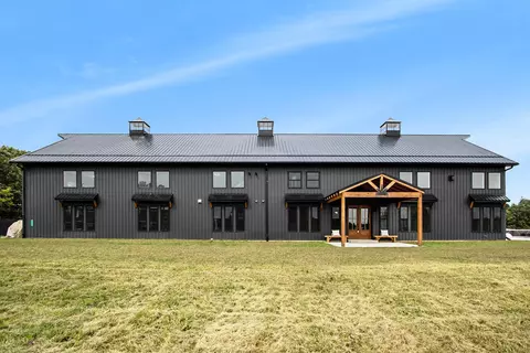 40502 52nd Ave, Paw Paw, MI 49079