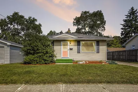 145 Maplelawn St SW, Grand Rapids, MI 49548