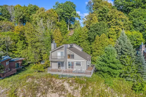 8581 S Surfside Dr, Montague, MI 49437