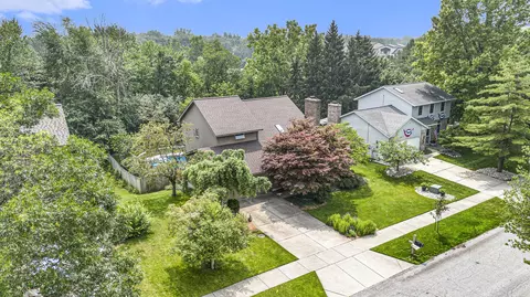 4770 E Meadows Dr SE, Grand Rapids, MI 49546