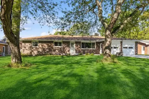 5578 E Hiawatha Ln, Stevensville, MI 49127