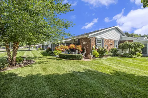 7416 Pine Grove Dr, Jenison, MI 49428