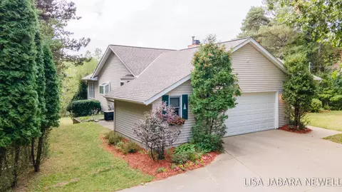 6088 138th Ave, Holland, MI 49423