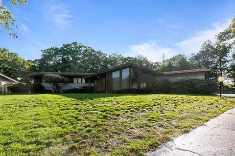 2035 Easthill Dr, Norton Shores, MI 49441