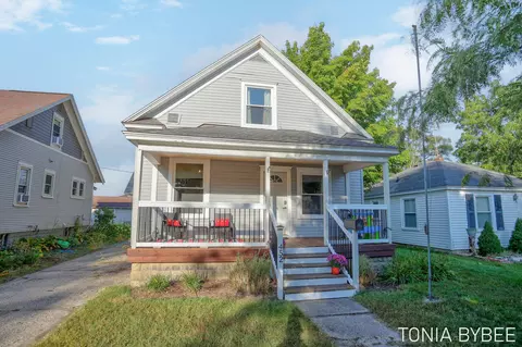 452 Harrison Ave, Holland, MI 49423