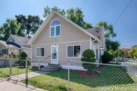1285 5th St, Muskegon, MI 49441