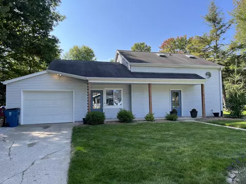 1040 Leo St, Fremont, MI 49412