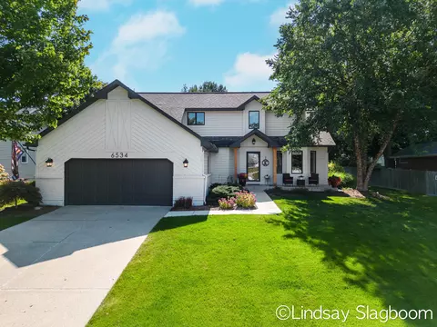 6534 Crownpointe Dr SW, Byron Center, MI 49315