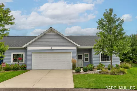 1086 Countryair Dr #5, Wayland, MI 49348