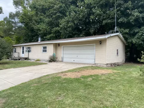 321 Millard St, Three Rivers, MI 49093 photo 2
