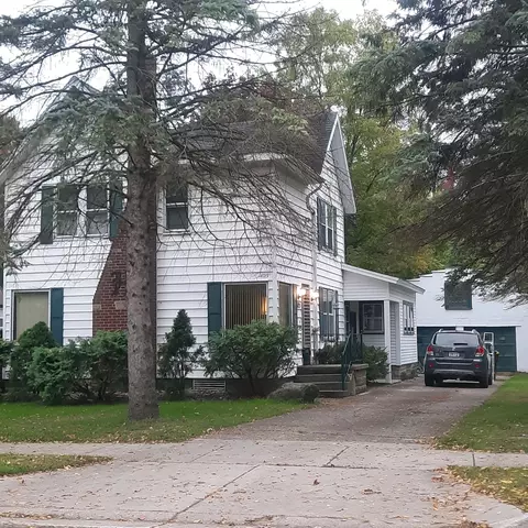 623 E Washington St, Ionia, MI 48846