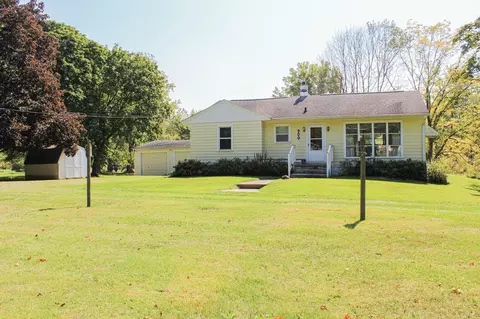 900 E Green St, Marshall, MI 49068 photo 2