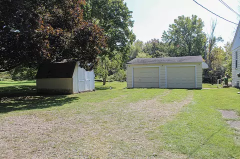 900 E Green St, Marshall, MI 49068 photo 3
