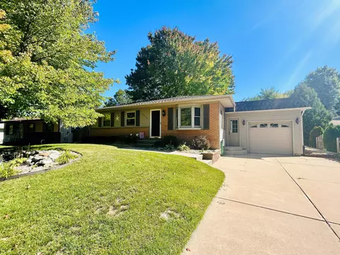 3326 Ipswich Dr NW, Grand Rapids, MI 49544