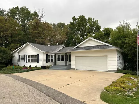 753 Worm Dr NE, Comstock Park, MI 49321