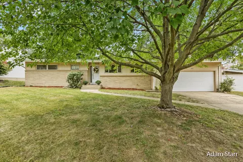 2507 Northville Dr NE, Grand Rapids, MI 49525