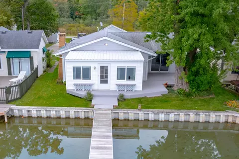 6731 Campau Lake Dr, Alto, MI 49302