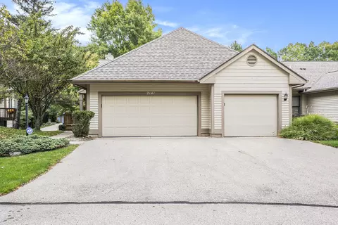 2141 Deer Hollow Dr SE, Grand Rapids, MI 49508