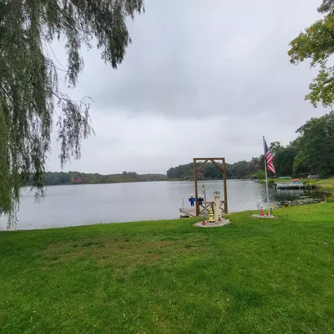 9875 Cobb Lake Rd, Jonesville, MI 49250