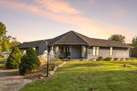 33016 42nd Ave, Paw Paw, MI 49079