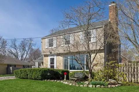 404 Cedar St, Three Oaks, MI 49128