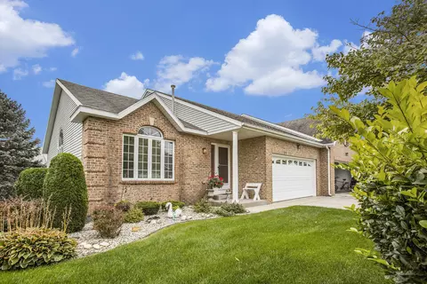 12876 Sapphire Pkwy, Holland, MI 49424