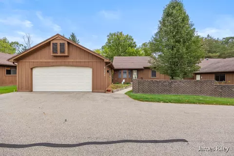 3264 Westminster Dr SE #75, Kentwood, MI 49512