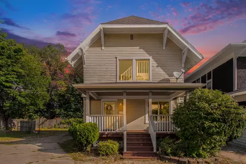 8 Savoy Ct, Lansing, MI 48933