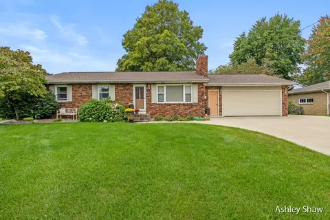 6405 Ardmore Ave, Jenison, MI 49428