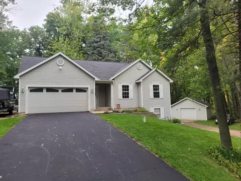 12745 Evergreen Farms E, Cedar Springs, MI 49319