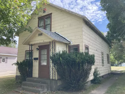 606 Sixth, Ludington, MI 49431
