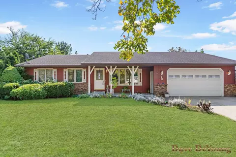 112 Surry Oak Dr, Holland, MI 49424
