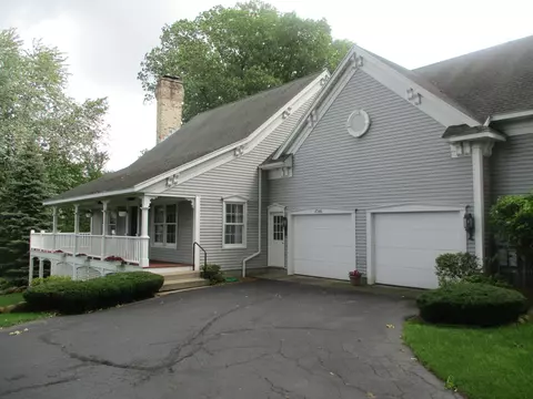 8346 Wallinwood Springs Dr, Jenison, MI 49428