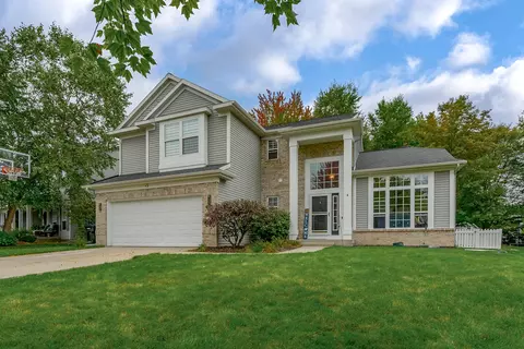 5730 W Grove Dr SE, Kentwood, MI 49512