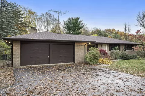 57 1st St, Plainwell, MI 49080 photo 2