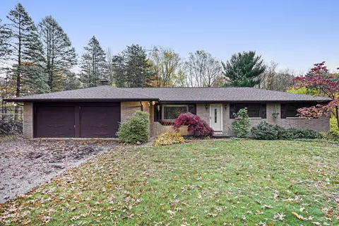 57 1st St, Plainwell, MI 49080