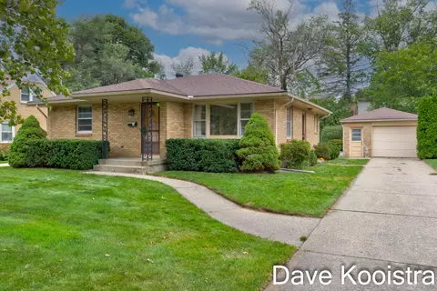 1111 Carrier Creek Blvd NE, Grand Rapids, MI 49503