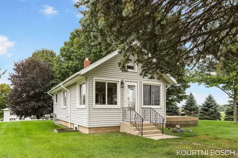 4298 32nd St, Dorr, MI 49323