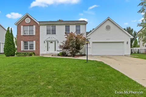 2114 Gettysburg Dr SE, Kentwood, MI 49508