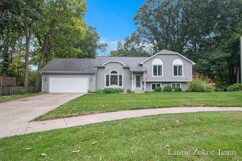 6179 Rogue River Meadows Dr NE, Belmont, MI 49306
